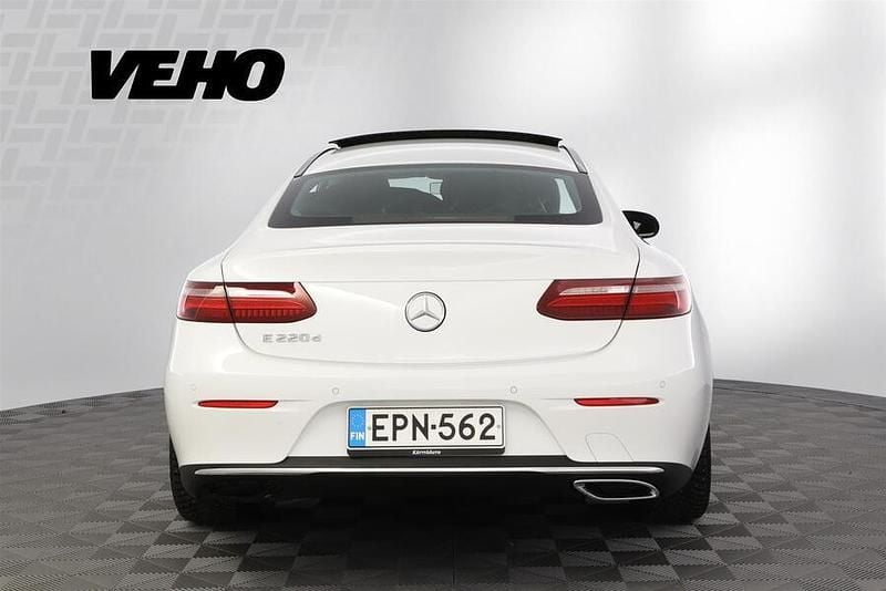 Käytetty Mercedes E220 194 HP (142 kW) 2018 Valkoinen Coupe - kaksiovinen