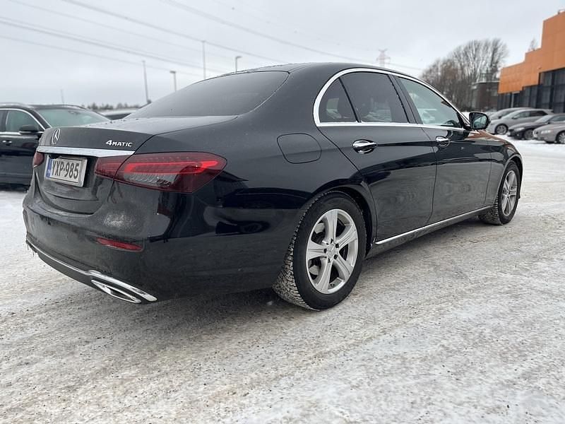 Käytetty Mercedes E220 Avantgarde 194 HP (142 kW) 2021 Sedan