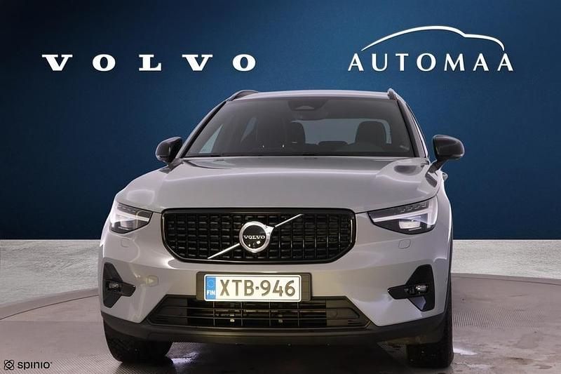 Käytetty Volvo XC40 Plus 163 HP (119 kW) 2024 Harmaa Katumaasturi