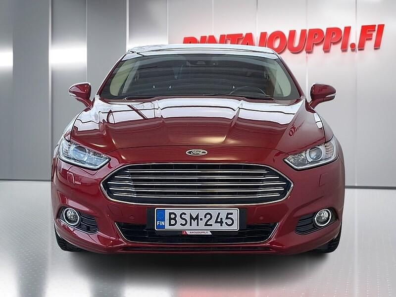 Käytetty Ford Mondeo Titanium 160 HP (117 kW) 2015 Punainen Viistoperä