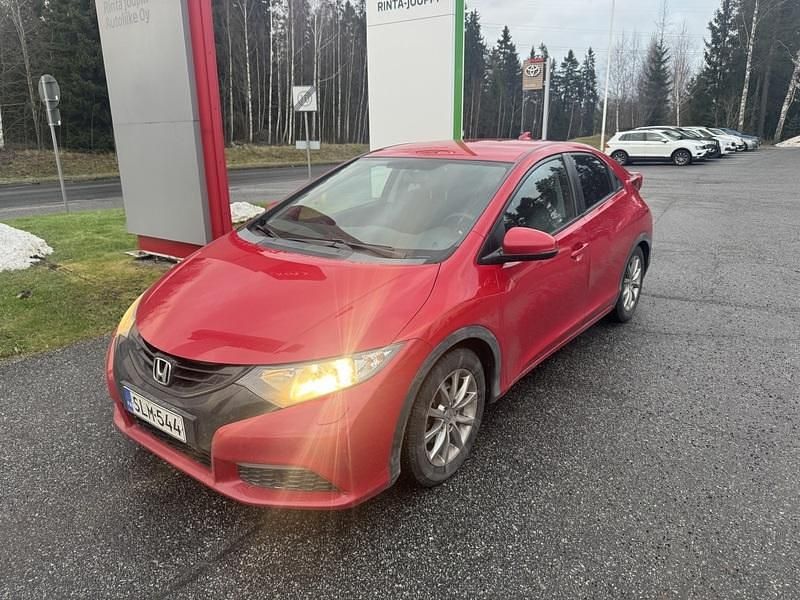 Punainen Käytetty 2014 Honda Civic Comfort Viistoperä | 11 900 € (Perustarjous) - Kuva 1/3
