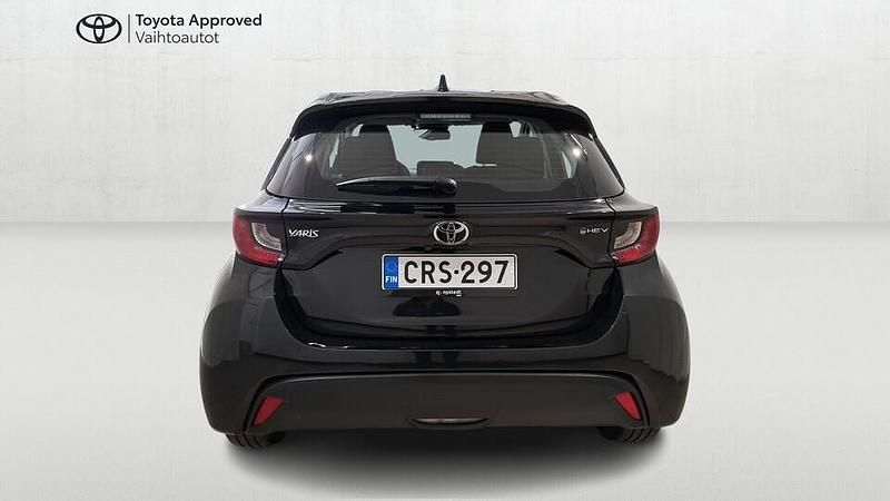 Käytetty Toyota Yaris Hybrid 116 HP (85 kW) 2024 Musta Viistoperä