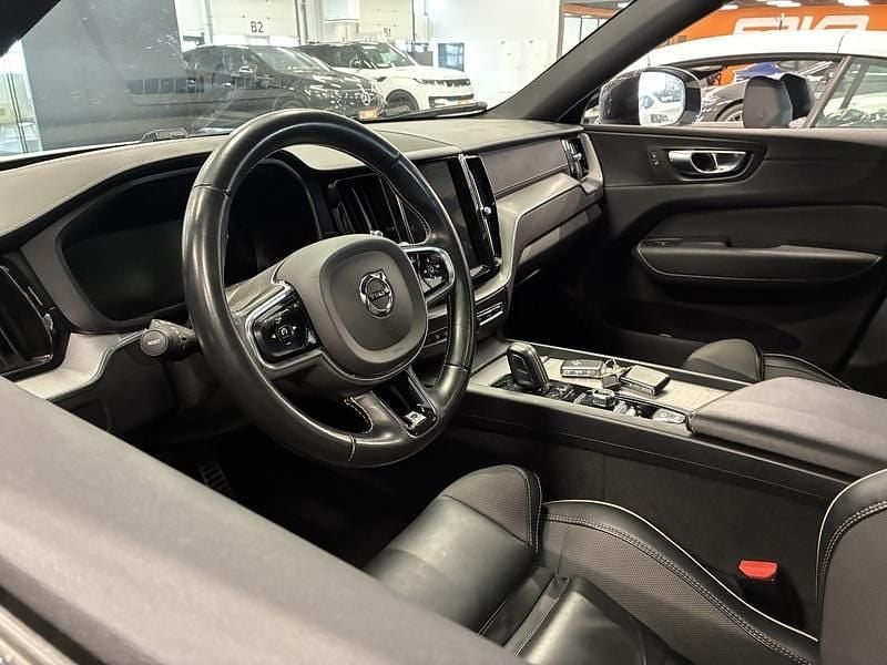 Käytetty Volvo XC60 Business Edition 392 HP (288 kW) 2020 Katumaasturi