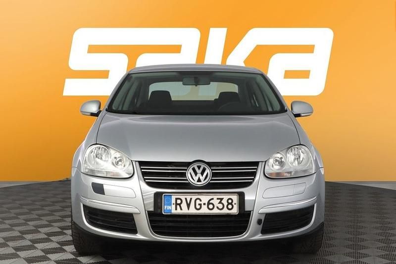 Käytetty VW Jetta Comfortline 122 HP (89 kW) 2010 Sedan