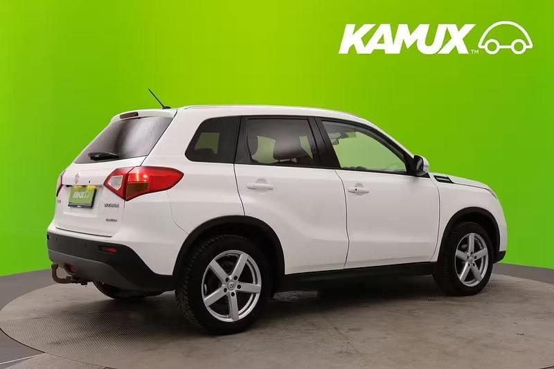 Käytetty Suzuki Vitara GLX 120 HP (88 kW) 2015 Valkoinen Sedan