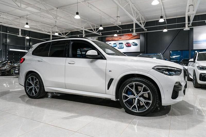Käytetty BMW X5 M Sport 394 HP (289 kW) 2021 Katumaasturi