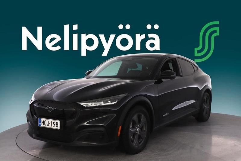 Musta Käytetty 2022 Ford Mustang Mach-E Katumaasturi | 26 990 € (Perustarjous) - Kuva 1/3