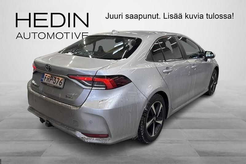 Käytetty Toyota Corolla Edition 140 HP (102 kW) 2024 Hopea Sedan