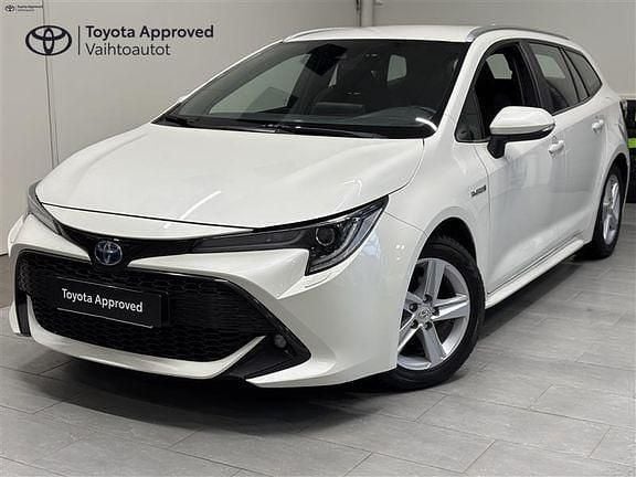 Valkoinen Käytetty 2021 Toyota Corolla Active Farmari | 22 970 € (Perustarjous) - Kuva 1/4