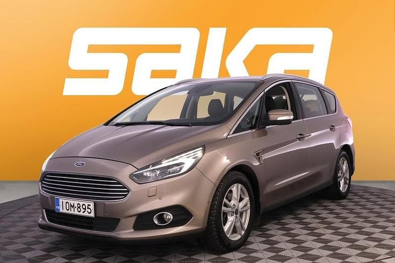 Käytetty Ford S-MAX Titanium 150 HP (110 kW) 2018 Tila-auto