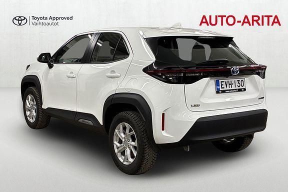 Käytetty Toyota Yaris Cross Active 116 HP (85 kW) 2024 Valkoinen Katumaasturi