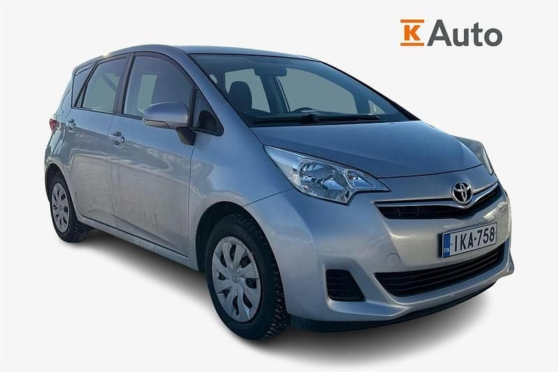 Käytetty Toyota Verso-S Sol 98 HP (72 kW) 2011 Hopea Tila-auto