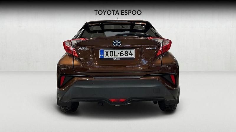 Käytetty Toyota C-HR Premium 122 HP (89 kW) 2017 Katumaasturi