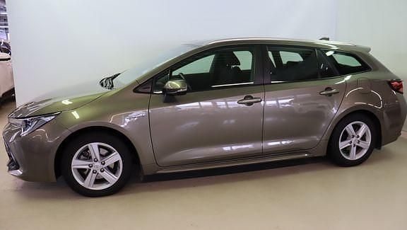 Käytetty Toyota Corolla Active 181 HP (133 kW) 2021 Ruskea (beige) Farmari