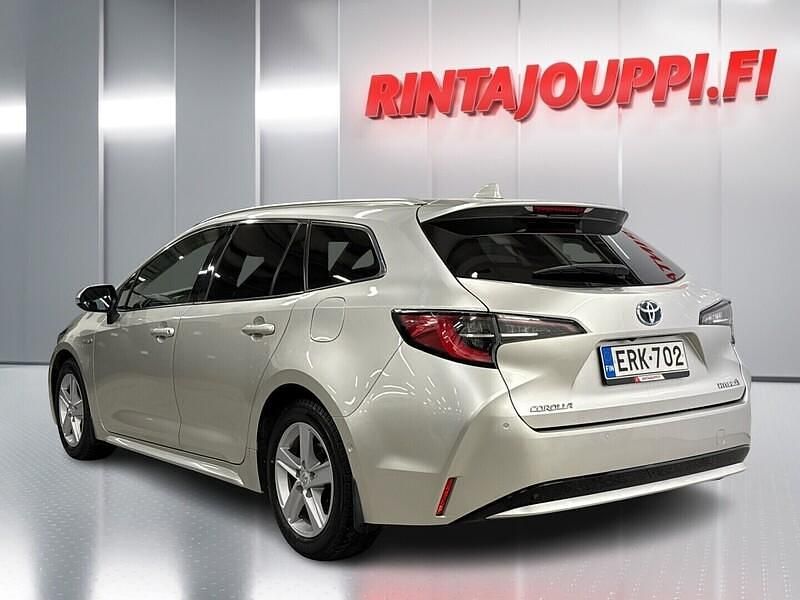 Käytetty Toyota Corolla Plus 122 HP (89 kW) 2019 Hopea Farmari