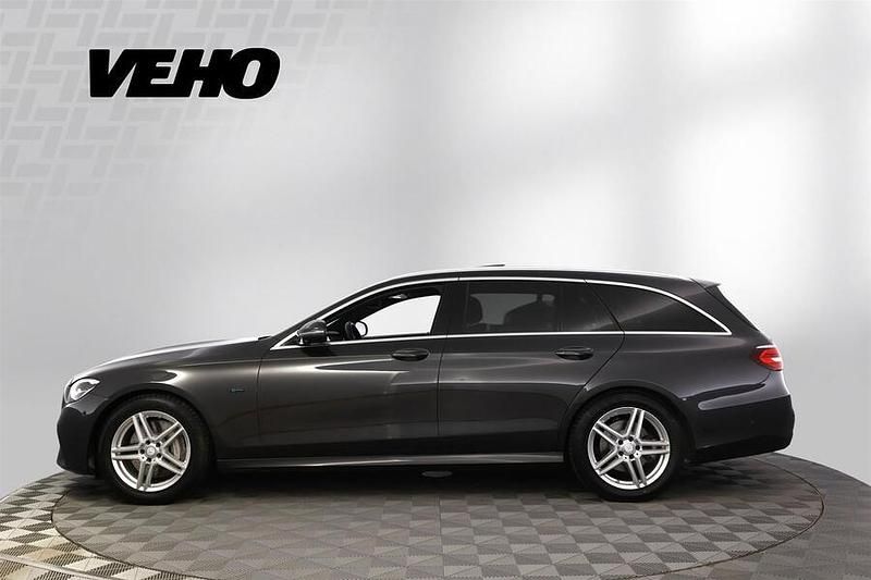 Käytetty Mercedes E300 Avantgarde 211 HP (155 kW) 2021 Farmari