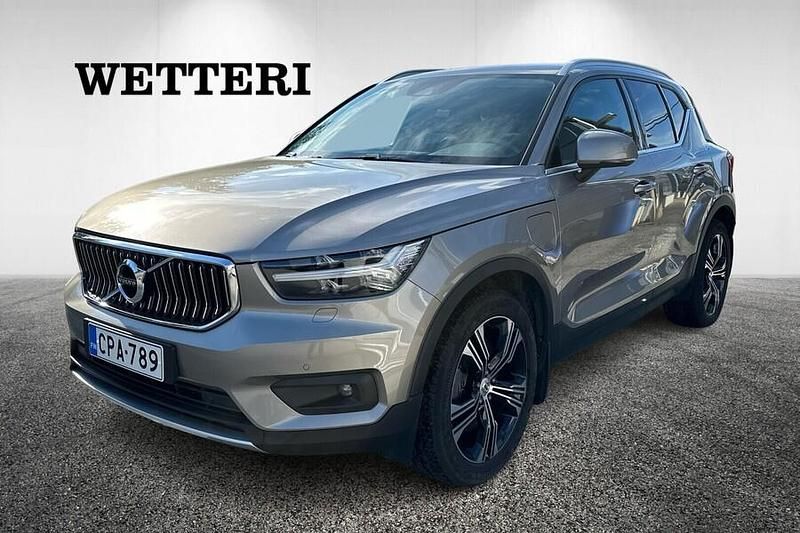 Harmaa Käytetty 2020 Volvo XC40 Business Edition Katumaasturi | 26 900 € (Perustarjous) - Kuva 1/4