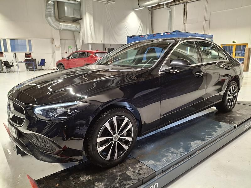 Käytetty 2023 Mercedes C300e Business Sedan | 33 800 € (Supertarjous) - Kuva 1/3