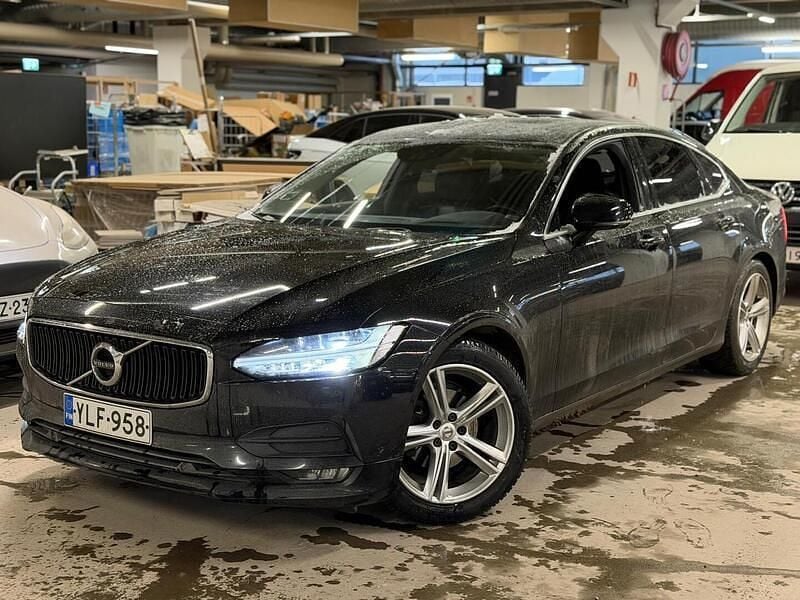 Käytetty Volvo S90 Momentum 190 HP (139 kW) 2018 Sedan