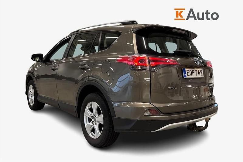 Käytetty Toyota RAV4 Hybrid Edition 155 HP (114 kW) 2017 Katumaasturi