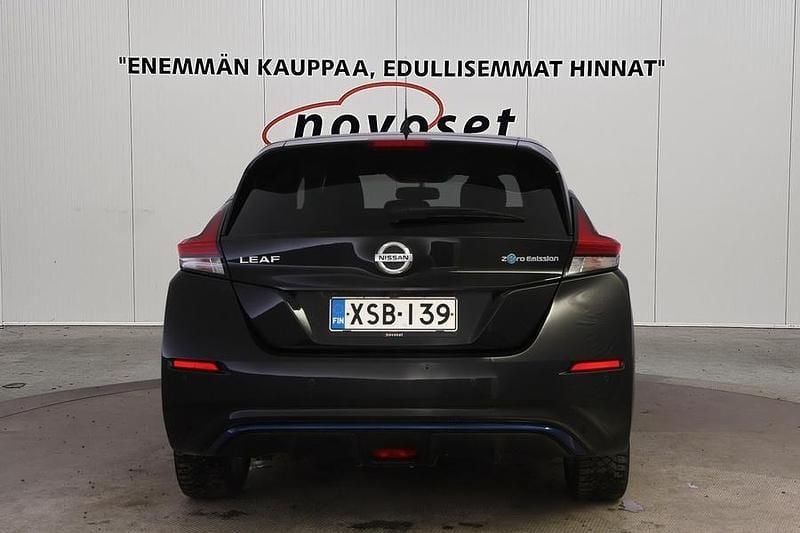 Käytetty Nissan Leaf N-Connecta 160 kW (218 HP) 2020 Musta Viistoperä