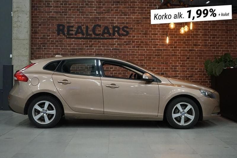 Käytetty Volvo V40 Kinetic 114 HP (83 kW) 2013 Viistoperä