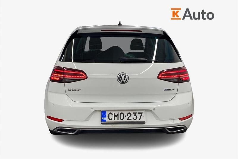 Käytetty VW Golf VII Highline 131 HP (96 kW) 2019 Valkoinen Viistoperä
