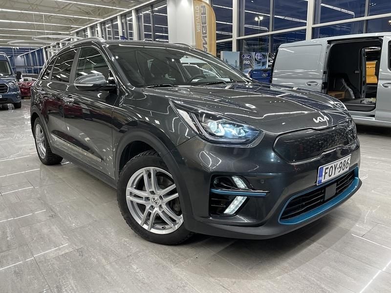 Harmaa Käytetty 2022 Kia e-Niro EX Katumaasturi | 15 900 € (Hyvä tarjous) - Kuva 1/4