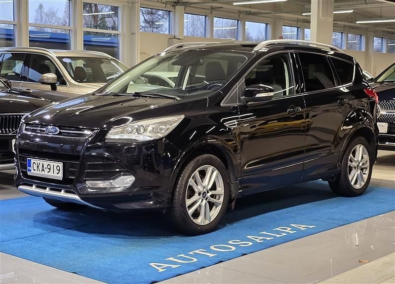 Musta Käytetty 2016 Ford Kuga Business Edition Katumaasturi | 14 800 € (Perustarjous) - Kuva 1/4