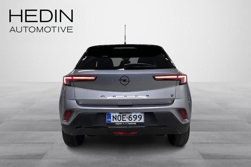 Käytetty Opel Mokka-e GS Line 100 kW (136 HP) 2023 Harmaa Katumaasturi