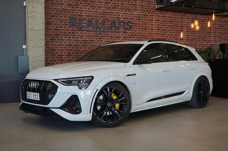 Käytetty 2019 Audi e-tron Katumaasturi | 39 800 € - Kuva 1/4