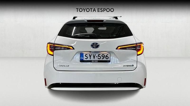 Käytetty Toyota Corolla Active 122 HP (89 kW) 2021 Valkoinen Farmari