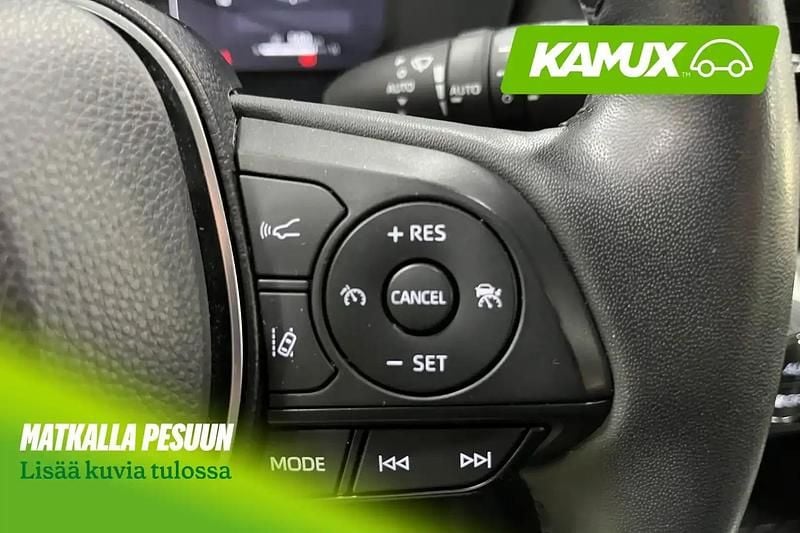 Käytetty Toyota RAV4 Hybrid Comfort 178 HP (130 kW) 2024 Musta Katumaasturi