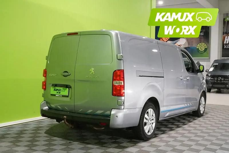 Käytetty Peugeot Expert Sport 122 HP (89 kW) 2020 Hopea / harmaa Van