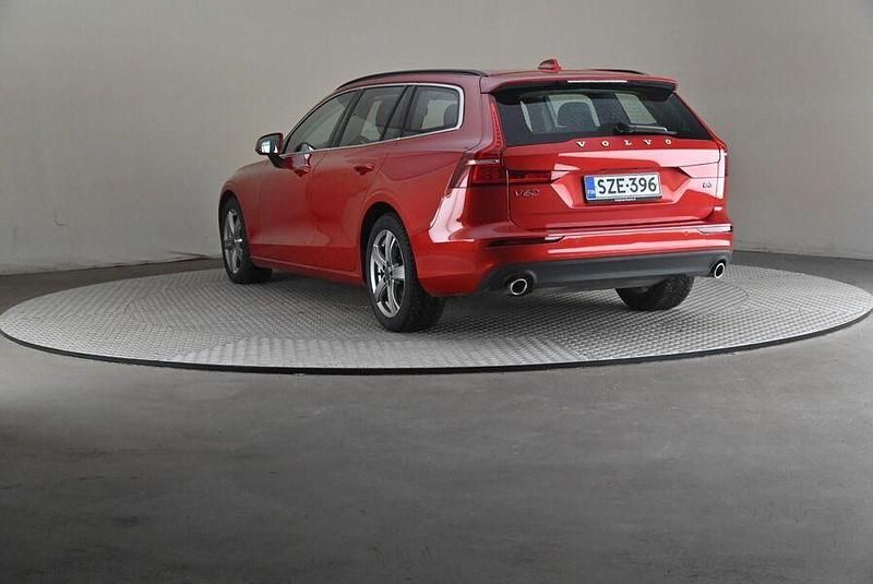 Käytetty Volvo V60 Momentum 163 HP (119 kW) 2021 Farmari