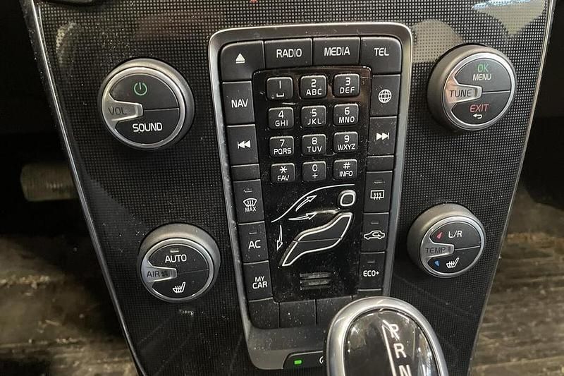 Käytetty Volvo V40 Business Edition 120 HP (88 kW) 2016 Valkoinen Viistoperä