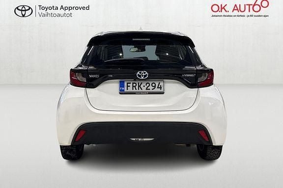 Käytetty Toyota Yaris Active 114 HP (83 kW) 2022 Valkoinen Viistoperä