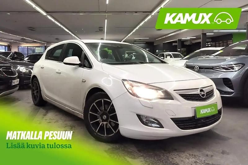 Valkoinen Käytetty 2010 Opel Astra Sport Sedan | 5 890 € (Perustarjous) - Kuva 1/3