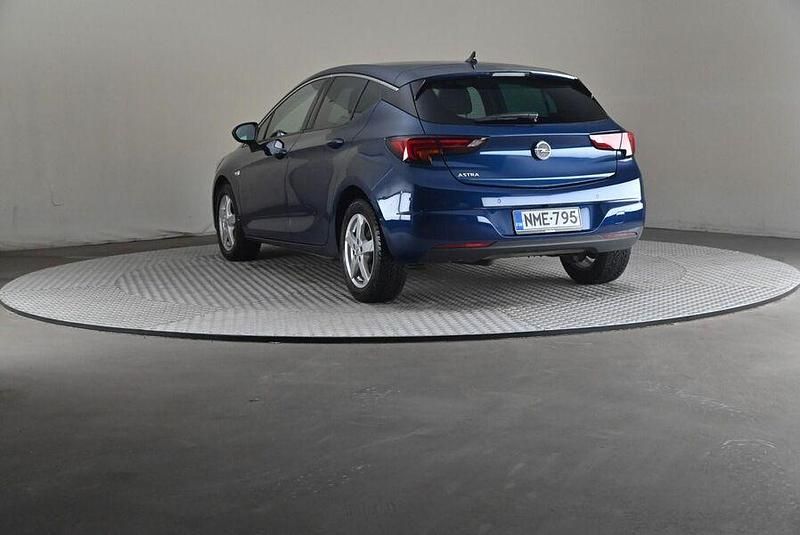 Käytetty Opel Astra Innovation 146 HP (107 kW) 2021 Viistoperä