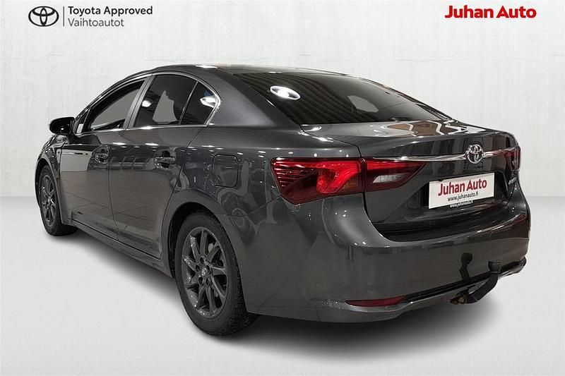 Käytetty Toyota Avensis Active 143 HP (105 kW) 2017 Harmaa Sedan