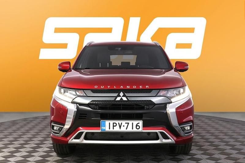 Käytetty Mitsubishi Outlander P-HEV Instyle 224 HP (164 kW) 2020 Katumaasturi