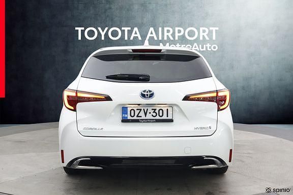 Käytetty Toyota Corolla Edition 140 HP (102 kW) 2023 Valkoinen Farmari