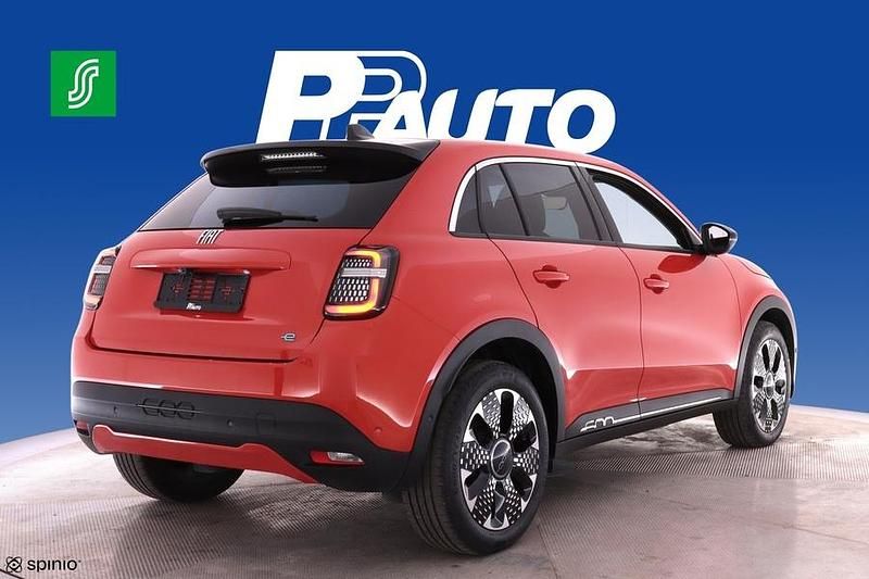 Käytetty Fiat 600E La Prima 114 kW (156 HP) 2024 Katumaasturi