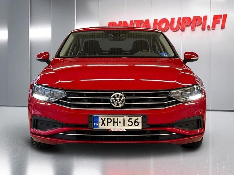 Käytetty VW Passat Style 150 HP (110 kW) 2020 Punainen Sedan
