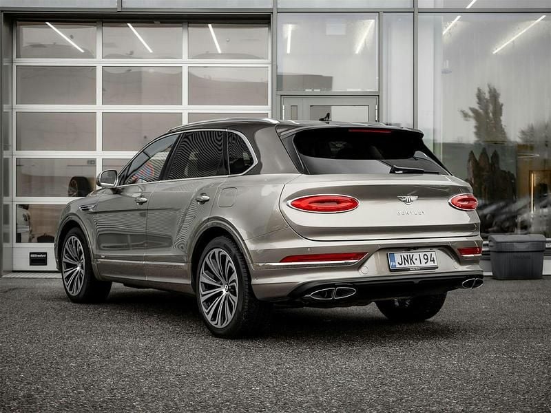 Käytetty Bentley Bentayga Mulliner 610 HP (448 kW) 2021 Harmaa Katumaasturi