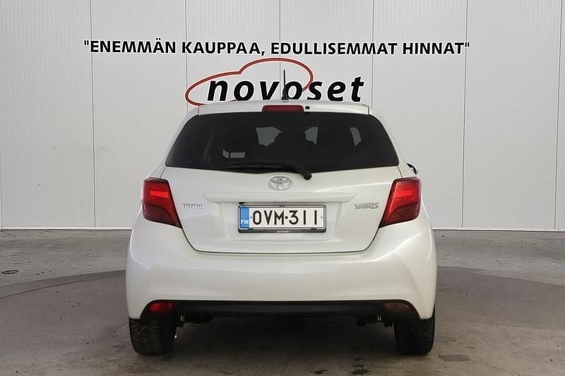 Käytetty Toyota Yaris Multidrive S 99 HP (72 kW) 2017 Valkoinen Viistoperä