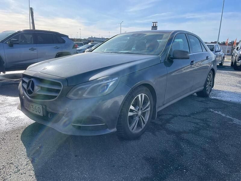 Käytetty Mercedes E220 Business 170 HP (125 kW) 2016 Harmaa Sedan