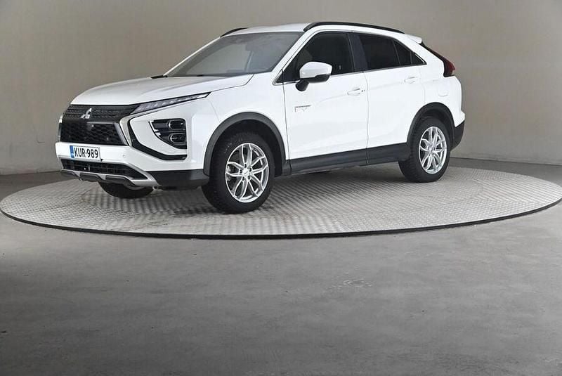 Käytetty Mitsubishi Eclipse Cross Invite+ 188 HP (138 kW) 2023 Katumaasturi