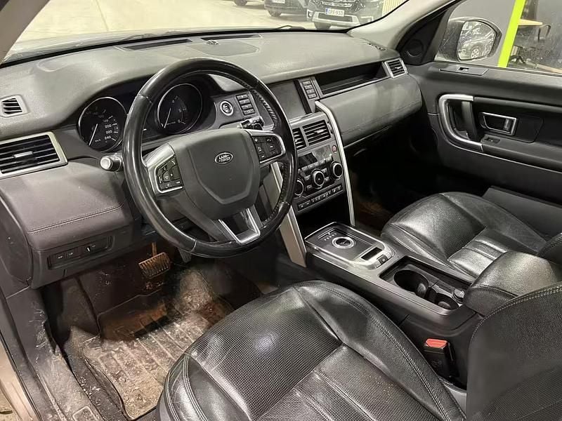 Käytetty Land Rover Discovery Sport First Edition 190 HP (139 kW) 2015 Hopea / harmaa Katumaasturi