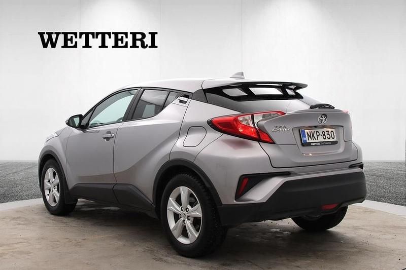 Käytetty Toyota C-HR Active 116 HP (85 kW) 2017 Hopea Katumaasturi